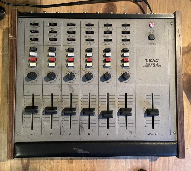 TEAC Model-2 Audio Mixer 6チャンネル TEAC MODEL 2 Audio Mixer 6 Channel Analog Mixer Vintage