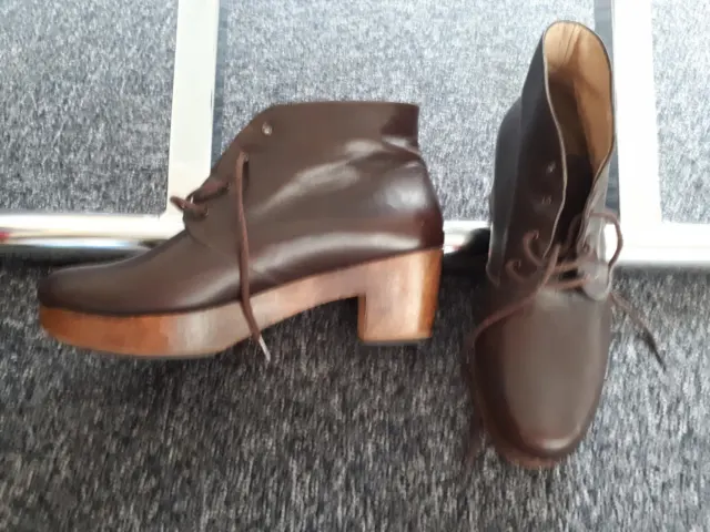 Chaussures en cuir veau marron talon en bois pointure 36 ou 5 demi