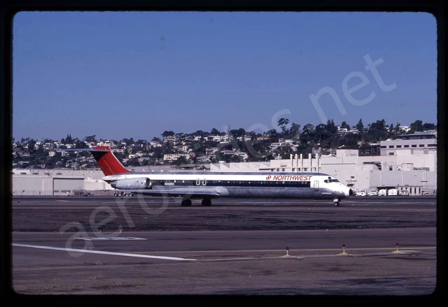 Northwest McDonnell Douglas MD-82 N301RC Dec 89 Kodachrome Aircraft Slide/Dia