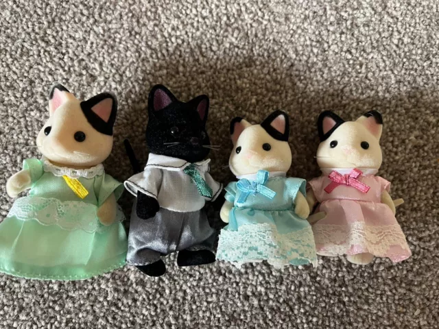 Sylvanian Families Tuxedo Cat Family Fab**