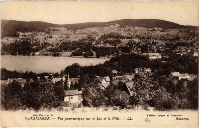 CPA GÉRARDMER vue panoramique sur le Lac et la Ville (402485)