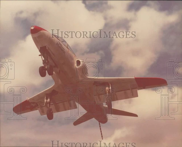 Press Photo Model HAWK has changes for U.S. Navy's jet pilot training program