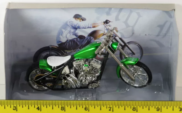 Muscle Machines Jesse James Dominator JJ04-18-31 West Coast Choppers WCC 1:18