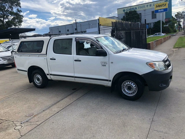 2005 Toyota Hilux Dual Cab Workmate Ute Canopy - 6 Seater 2005 Toyota Hilux Dual Cab Workmate Ute Canopy - 6 Seater