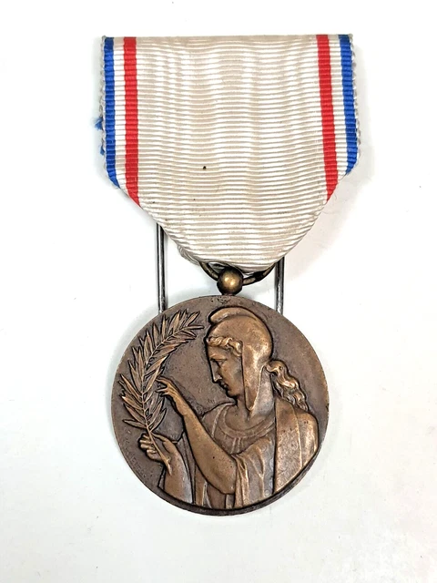 Médaille de la Reconnaissance Française, 2e classe en argent - Lot 507