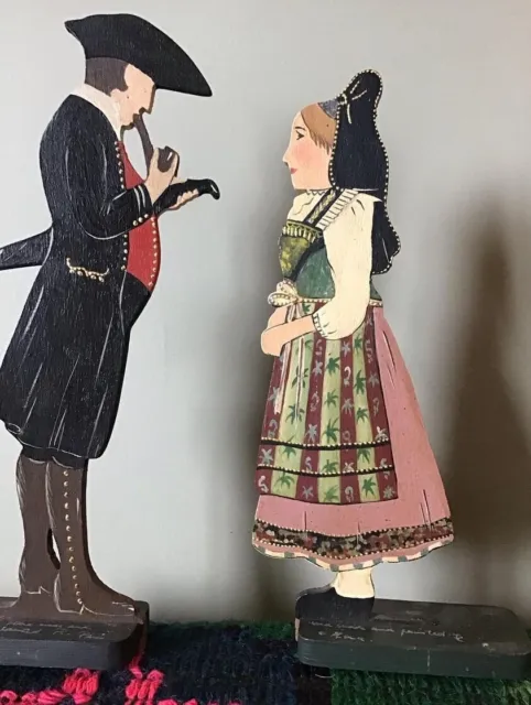2 Silhouettes en bois (tilleul) peint couple Alsacien (régional) anciens