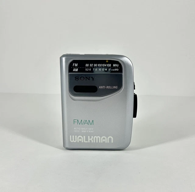 SONY WALKMAN PORTABLE Cassette Tape Player AM/FM Radio Belt Clip