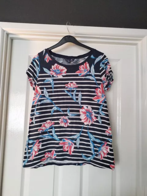 Lands End Ladies Navy Floral Short Sleeved T Shirt.. Size Small