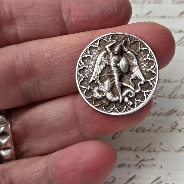 Bouton Ancien En Argent Fin XIXe Siècle - Style Victorien - Occasion