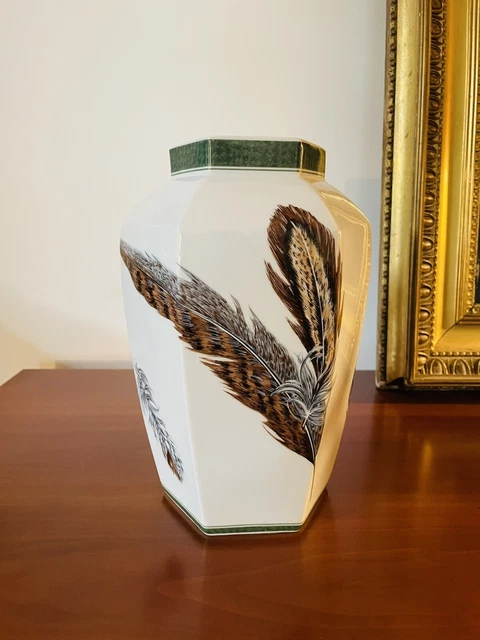 Vase porcelaine de limoges decor plumes ferrieres, patrick frey
