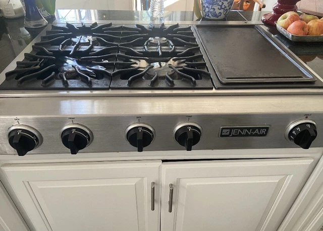 Jenn Air Gas Rangetop Cooktop 36” 4 Burner W/Electric Griddle Free freight SHIP