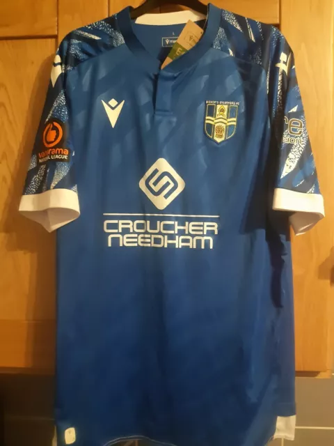 Bishops Stortford großes Heimfußballshirt für Erwachsene, mit Etikett.