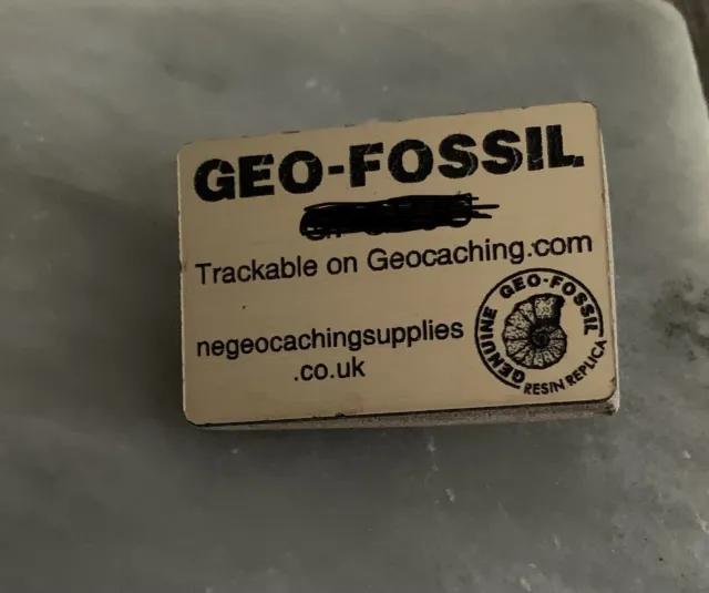 Geocoin - Geocoin with a genuine Fossil. Unactivated