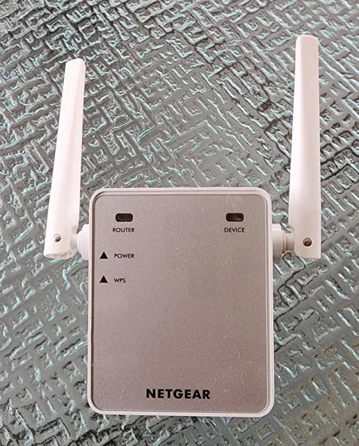 NETGEAR N300 WiFi Range Extender Model EX2700.  White Internet Booster.