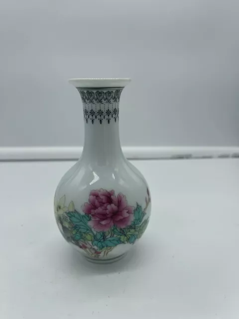 Chinese Dynasty Porcelain Bud Vase Dahlia Flowers