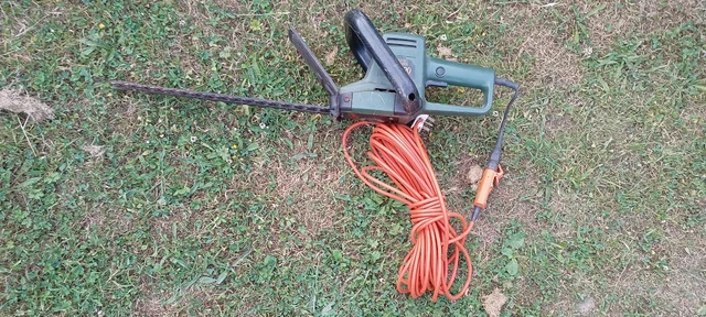 BLACK AND Decker Corded Electric Hedge Trimmer Gt220 420w 40cm