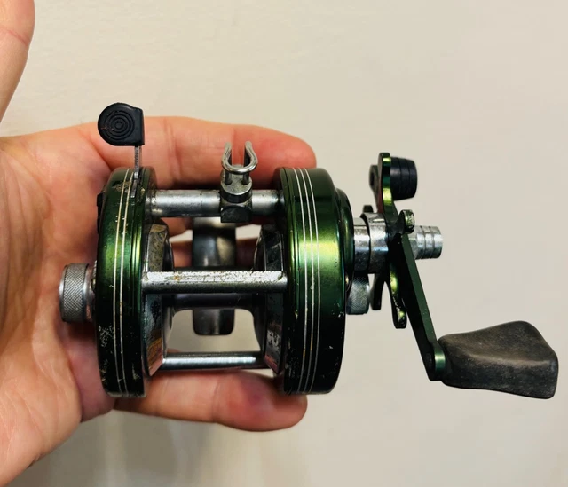 HEDDON MARK IV 3200 Green Metal Bait Reel with Ball Bearing Used