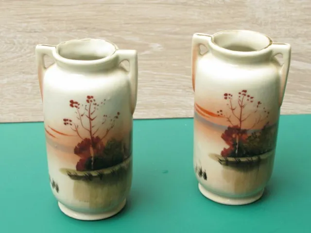 Paire de petits vases chinois peints à la main. Peinture de paysage