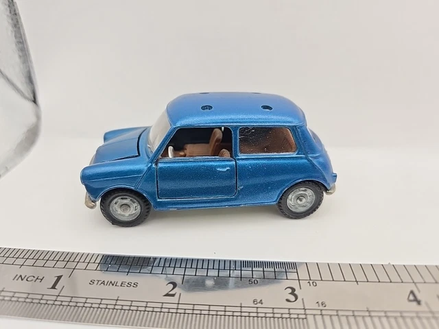 MEBETOYS ITALY A-61 Mini Minor Innocenti with Skis green