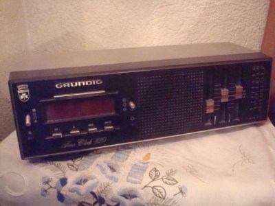 Grundig RADIO REVEIL GRUNDIG  SC 36 SONO CLOCK  3  BAND FM/MW/LW FONCTIONNE 