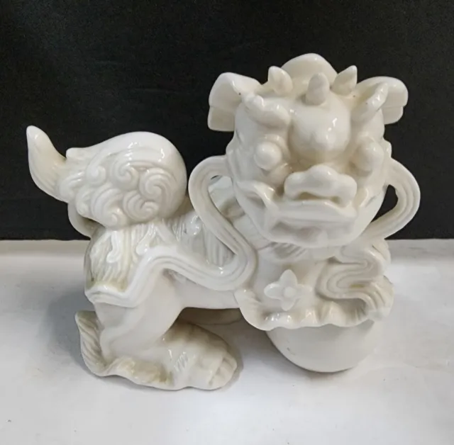 OMC Japan White Porcelain Foo Dog Chinese Guardian Lion Figurine 5.5" Tall