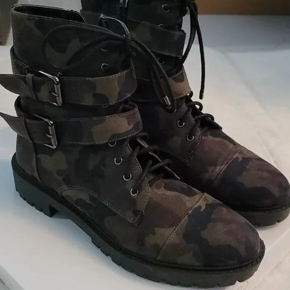 Jessica Simpson Kerina Lace-Up Boot - Camo (9.5) 766968 a