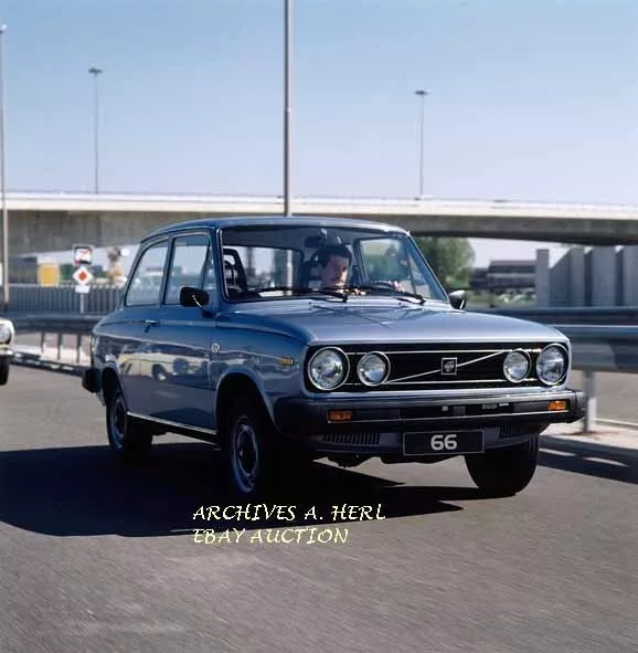 Volvo 66 GL automobile factory photo press photograph 4