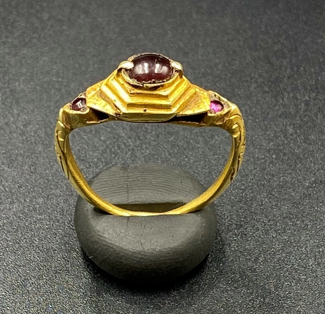 Ancient South East Asian Burmese Antiquities Gold Jewelry Ring Garnet Gems Stone