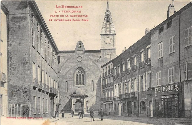 Perpignan, La place Arago et la palmarium - Perpignan