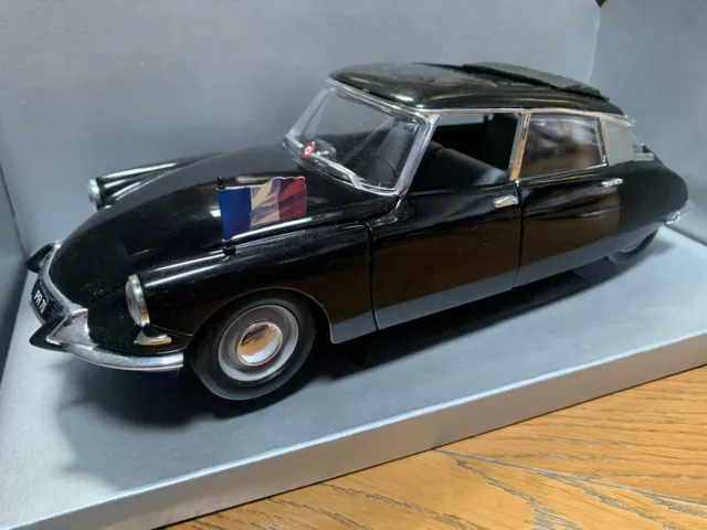 SOLIDO 1/18 CITROEN DS PRESIDENTIELLE Ref 8035 (no Norev)