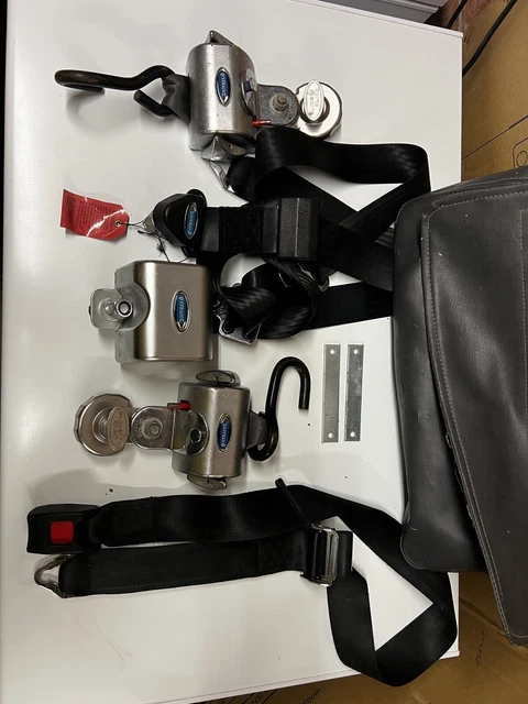 Q'STRAINT  Q8-6300 Set  For Wheelchair And Passenger With Case