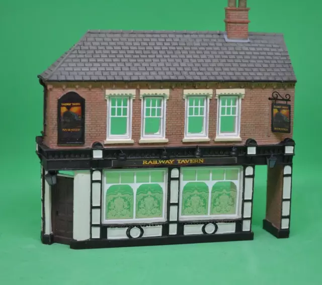 Bachmann 00 Gauge Scenecraft 44-206 - Low Relief Corner Pub Railway Tavern New