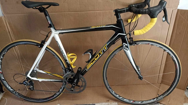 SCOTT ADDICT R4 Carbon Road Bike 56cm Serviced Very Good