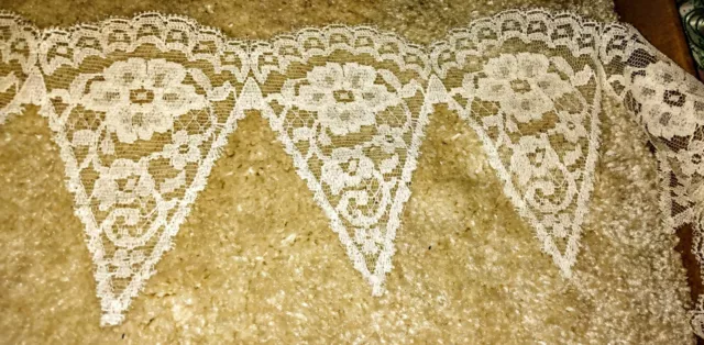 CRAFT-SEWING-LACE 5.5" Ivory/White Floral Teardrop Design 4+ Yards