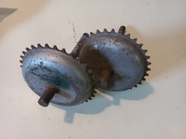 1 Lot De 2 Pedaliers    Mobylette Motobecane Cady ;