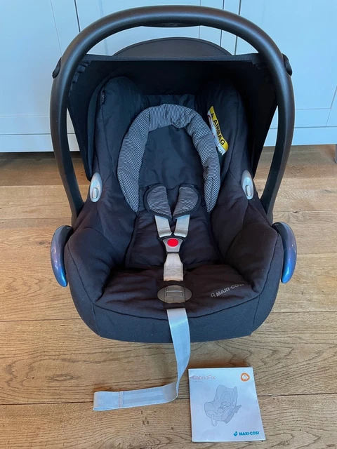 Maxi-Cosi CabrioFix Group 0+ with ISOFIX base- Essential Black, Used