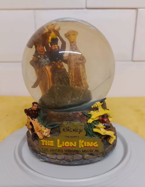 disney-the-lion-king-musical-snowglobe-christmas-the-circle-of-life