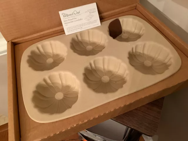 The Pampered Chef 1441 Mini Fluted Pan 6 Bundt Cakes Family Heritage Stoneware