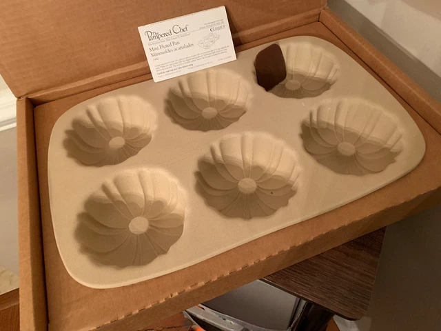 The Pampered Chef 1441 Mini Fluted Pan 6 Bundt Cakes Family Heritage Stoneware The Pampered Chef 1441 Mini Fluted Pan 6 Bundt Cakes Family Heritage Stoneware