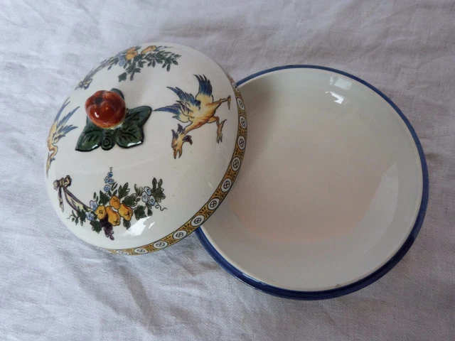 Bonbonnière ancienne en faïence de Gien, décor Renaissance fin XIX