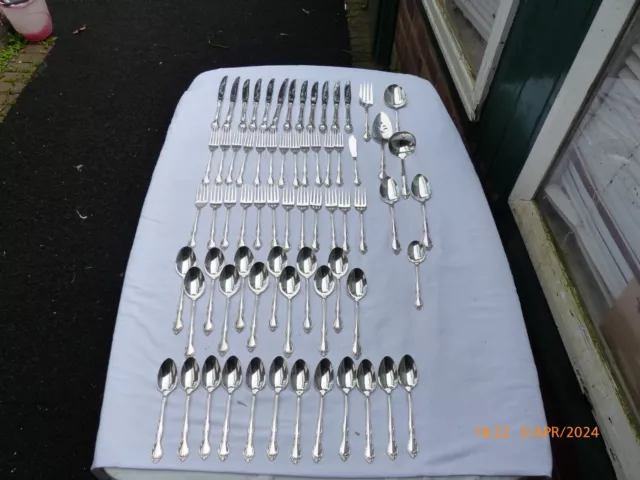 68 Piece Oneida Community Silver Plate Affection Pattern Cutlery Canteen Set