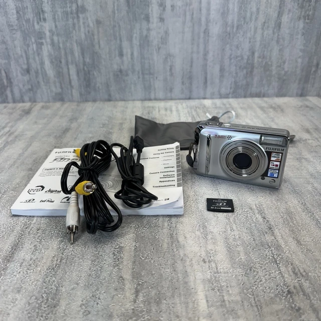 VINTAGE FUJIFILM FINEPIX A700 Compact Digital Camera with