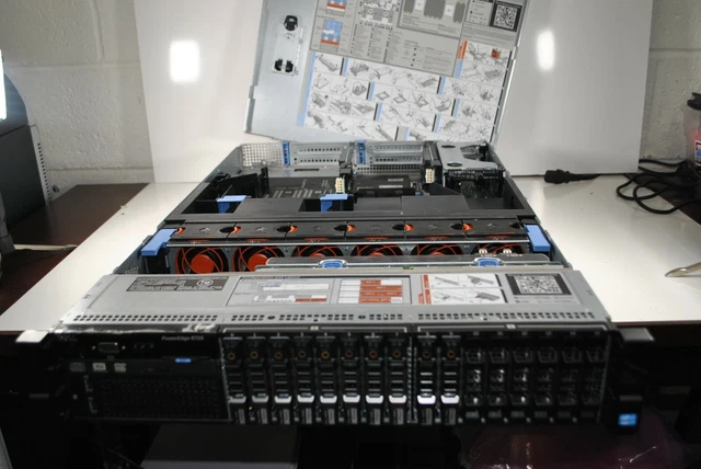 Dell PowerEdge R720 2x E5-2640 32GB PERC H710 8 x 300GB SAS + 2X 146GB SAS