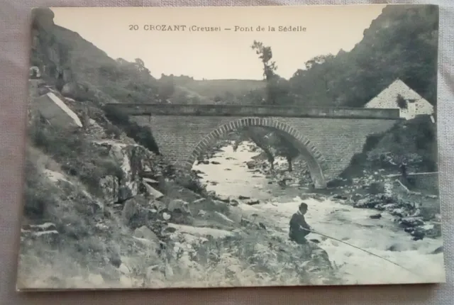 CPA, CROZANT (23), Pont de la Sédelle avec Pêcheur au premier plan