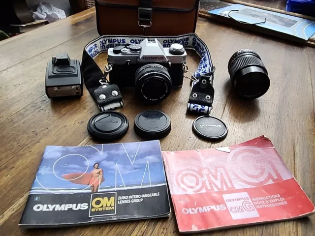 Cámara fotográfica Olympus OMG 35 mm con lente Zuiko 50 mm 1:1,8 Auto-S & JC Penny 135 mm