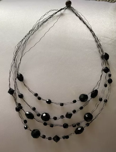 RAVISSANT COLLIER ras du cou  4 RANGS PERLES NOIRES A FACETTES SUR CABLES