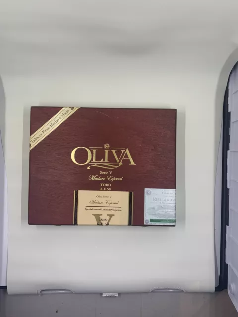 Oliva Serie V Maduro Especial Double Toro Empty Wooden Cigar Box