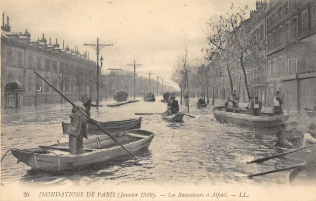 Cpa 94 Inondations De Paris Les Sauveteurs A Alfort