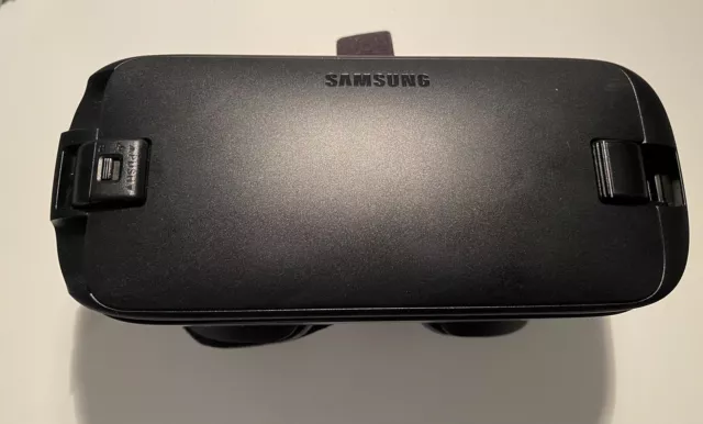 Augmented reality headset: Samsung Gear VR MODEL :SM-R323