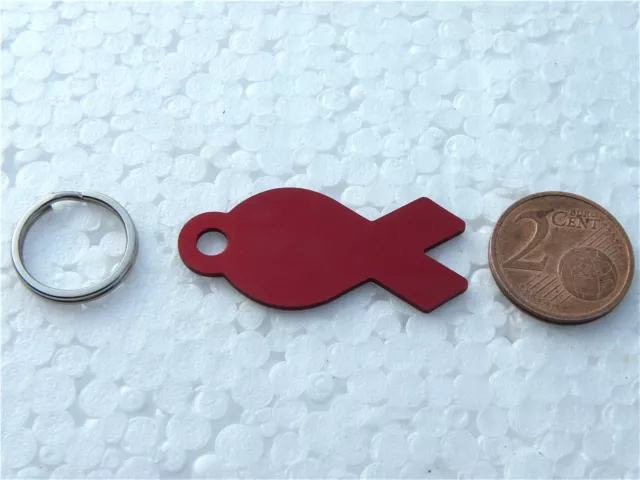 medaille gravée rouge en forme de poisson pour chat chaton